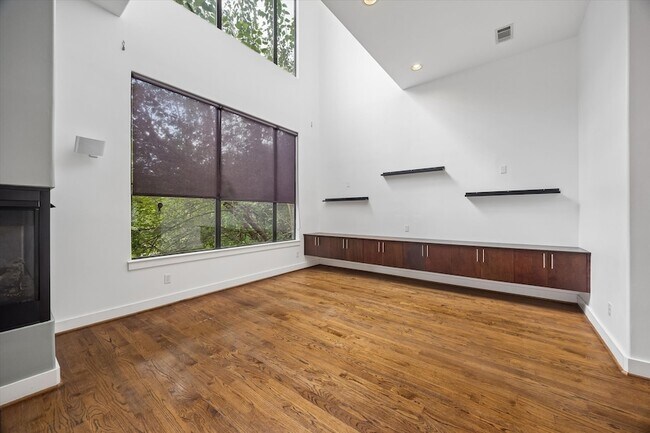 Foto del edificio - 732 Ruthven St
