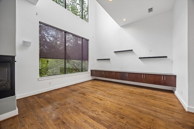 Photo - 732 Ruthven Street Unit Apartment