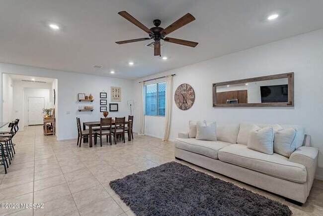 Building Photo - 7869 S Sugarbend Dr