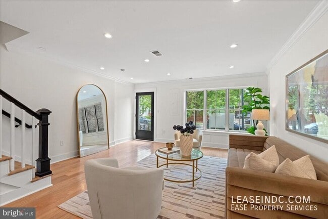 Foto del edificio - 1708 1/2 10th Street NW-