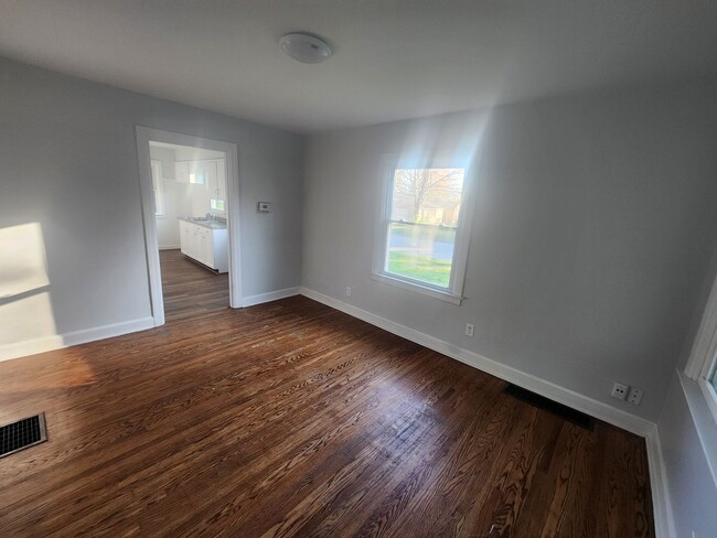 Building Photo - Charming home with a basement, 1.5 baths, ...