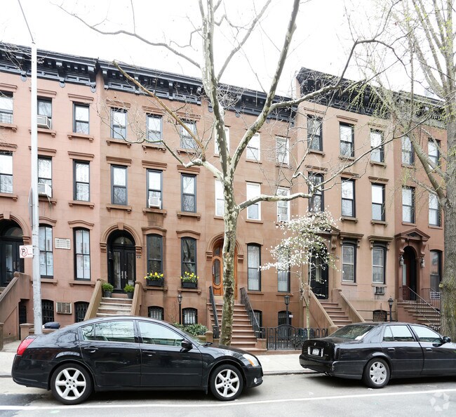 Building Photo - 400 Sackett St