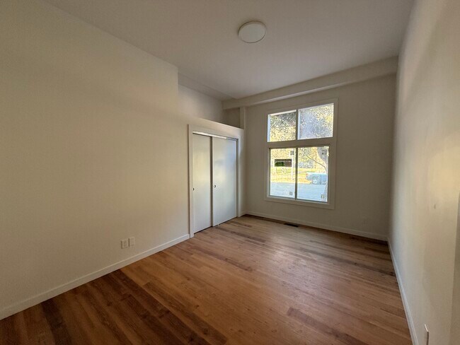 Foto del edificio - 1387 Oak St