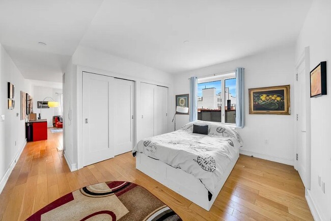 Building Photo - 1280 Fifth Avenue