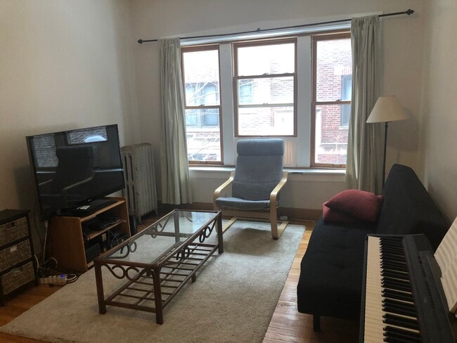 Sala/comedor - 5551 S Kimbark Ave