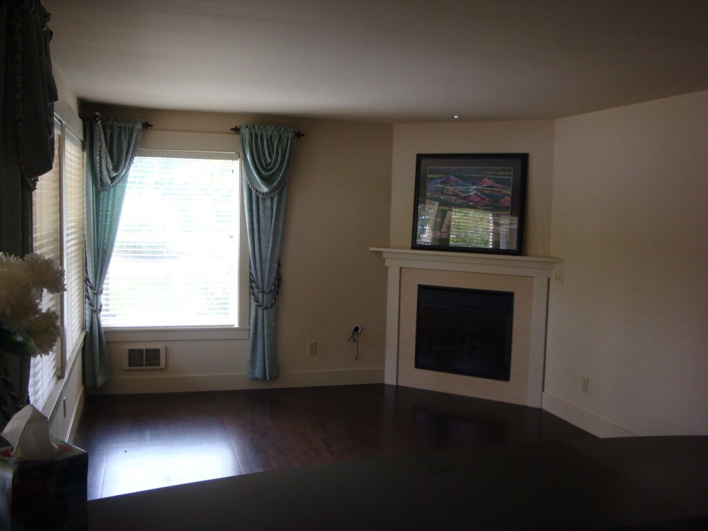 Living room - 23015 Edmonds Way