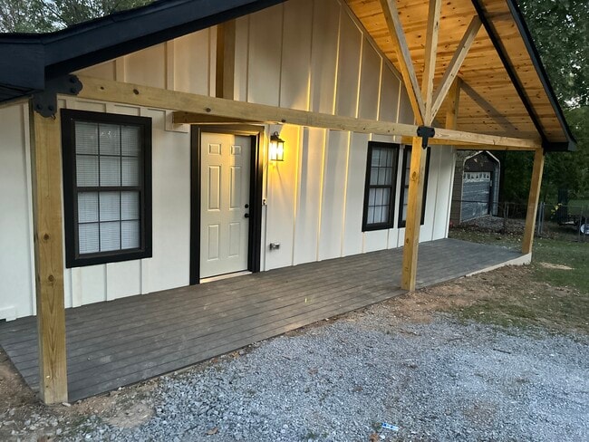 Front of house 4 - 421 High Point Rd