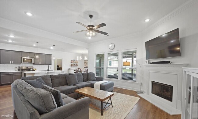 Building Photo - 1 br, 2 bath Condo - 17831 Beech Ridge Ave