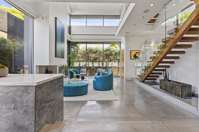 Building Photo - 524 Rialto Ave