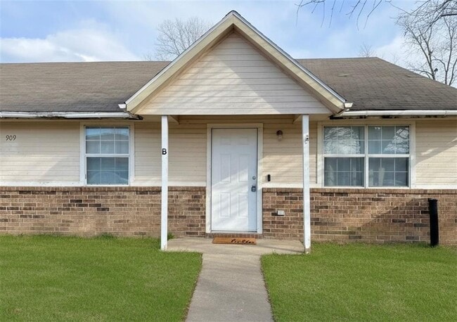 Foto del edificio - 909 Durham Pl