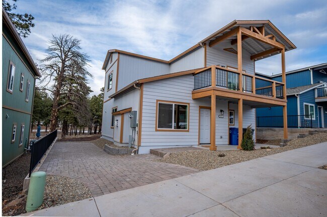 Building Photo - 5026 E Retreat Cir