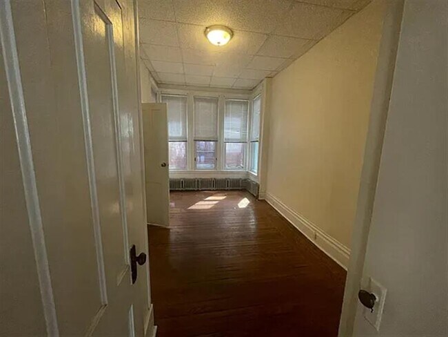 Building Photo - For Rent