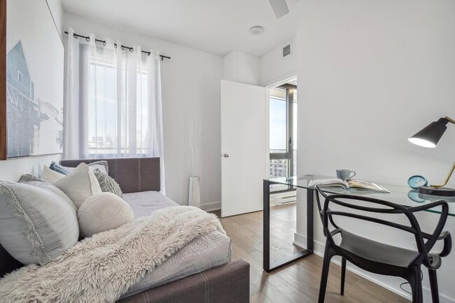 Building Photo - 1414 Rue Chomedey