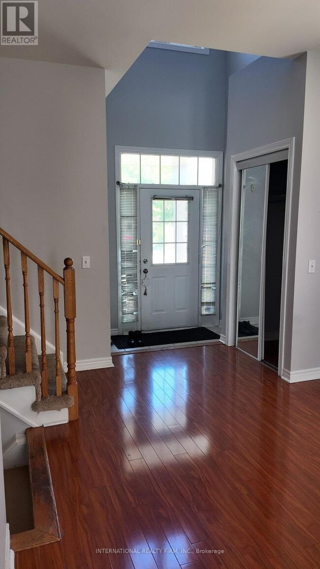 Building Photo - 943 Ledbury Crescent