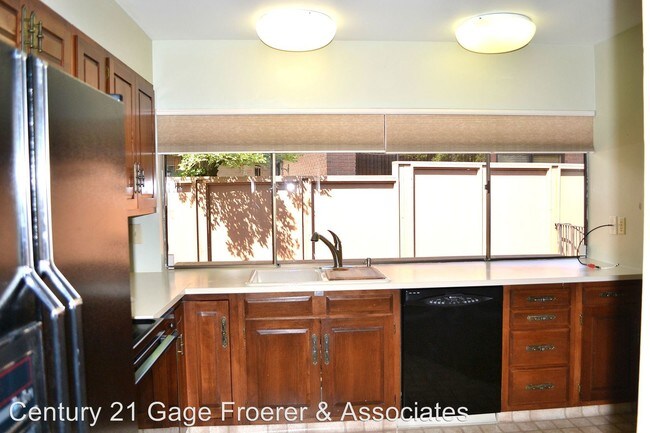 Building Photo - 2143 Ridgewood Way