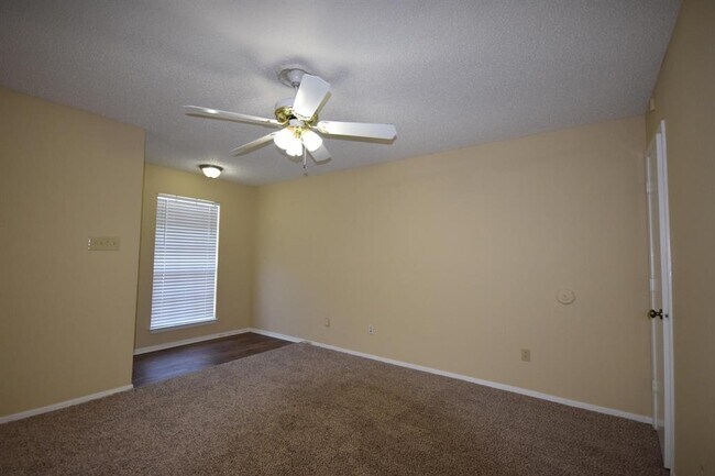 Foto del edificio - 4909 Jamesway Rd