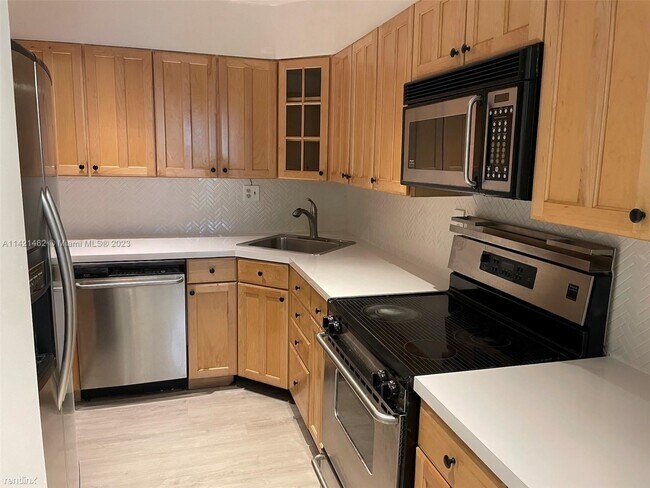 Building Photo - 2 br, 1 bath House - 8044 SW 80th Ave # B4