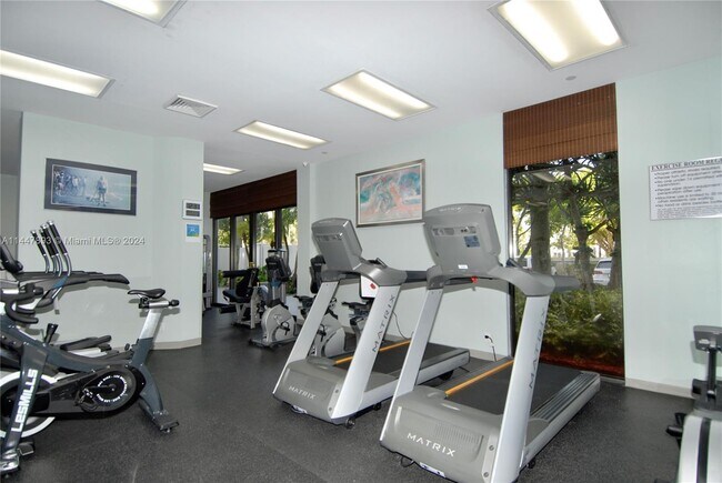 Foto del edificio - 3600 Yacht Club Dr