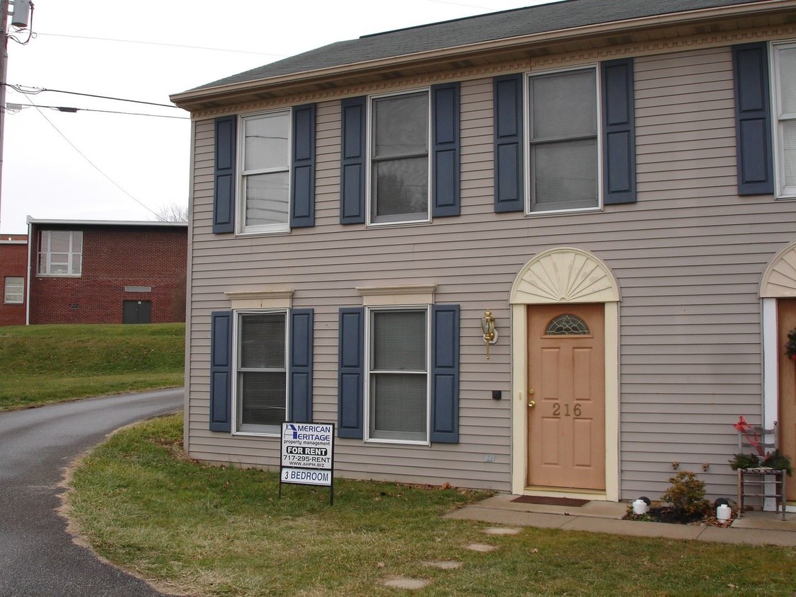 Primary Photo - 3 br, 1 bath House - 216 PARK AVENUE