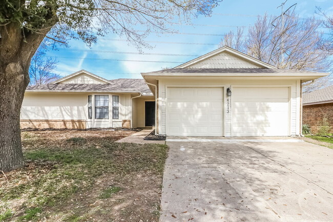 Building Photo - 4213 Claremont Dr