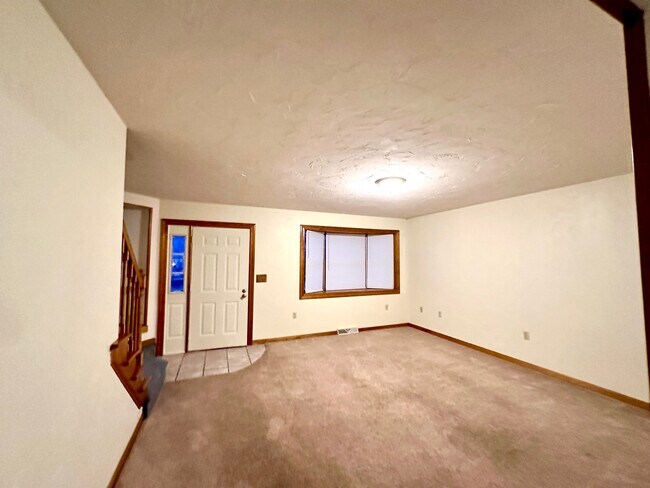 752 Eichelberger St - Living Room - 752 Eichelberger St