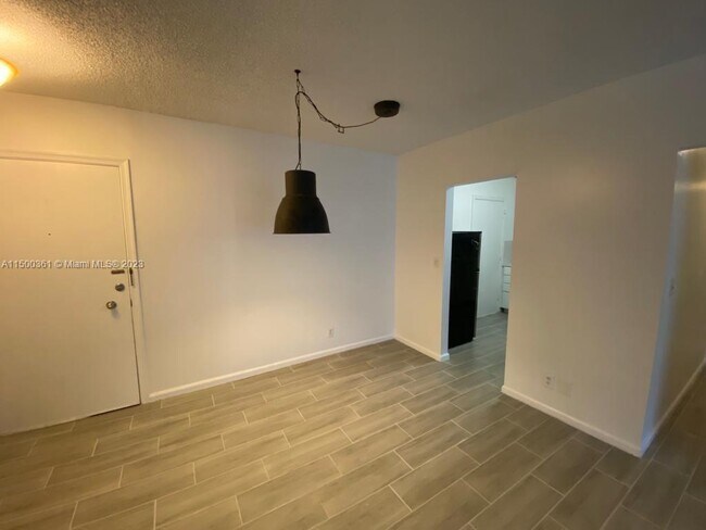 Foto del edificio - 2251 NE 66th St