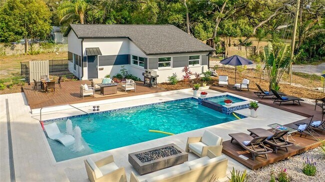 Foto del edificio - 1851 Royal Oak Pl E