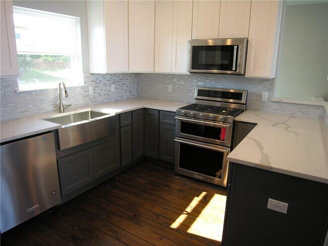 Building Photo - 17631 Panorama Dr