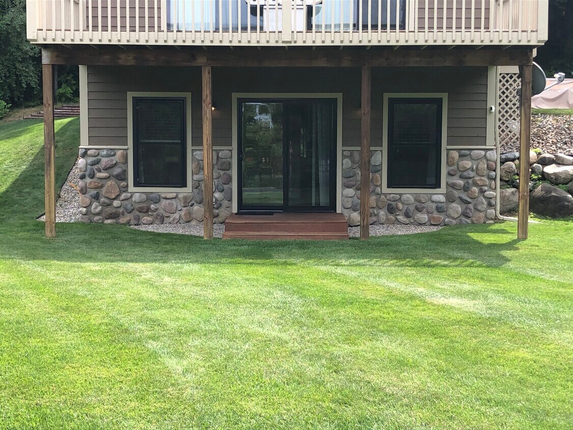 1890 Hammond Hills Dr Unit 1, Traverse City, MI 49696 1890 Hammond