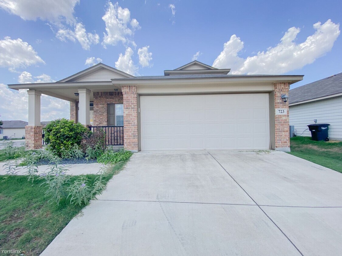 3 br, 2.5 bath House 723 Spectrum Dr House Rental in New Braunfels