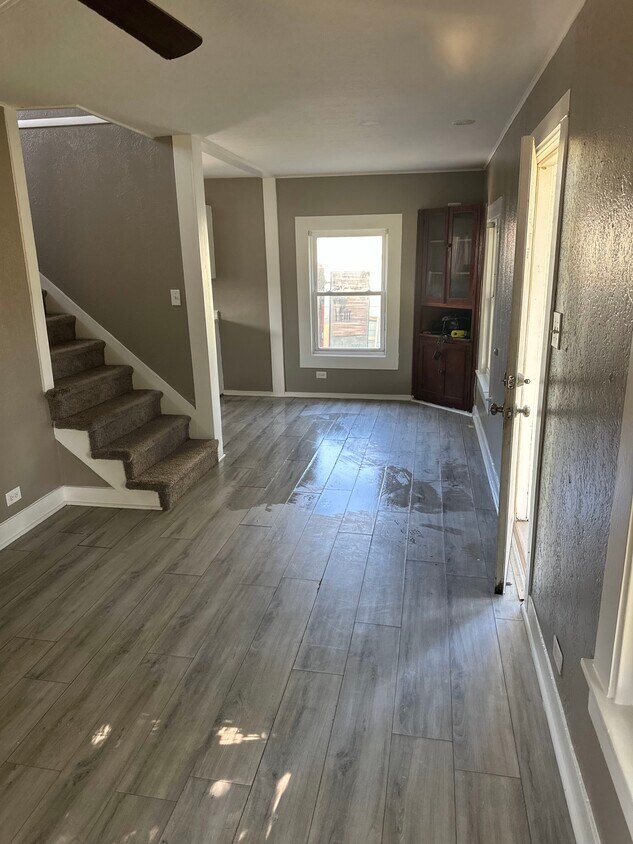 Foto principal - 2-632 14th Ave N