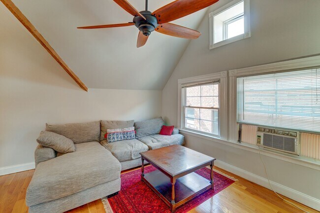 Foto del edificio - FG Rooms and Short Term Rentals