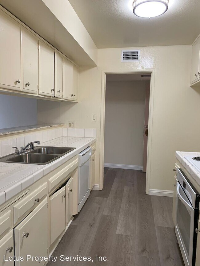 Foto del edificio - 2115 W Victoria Ave