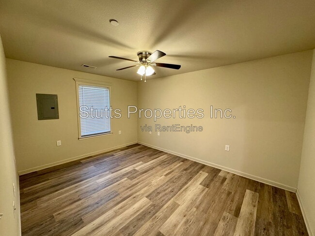 Building Photo - 201 Spindle Ct