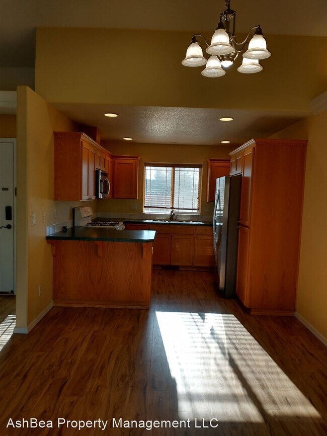 Building Photo - 3 br, 2 bath House - 4993 Toledo Avenue NE