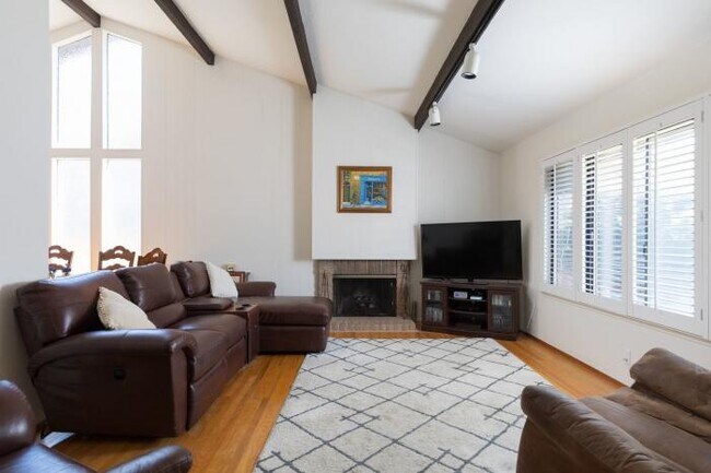 Building Photo - 4 bedroom in San Rafael CA 94903