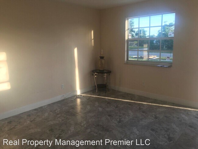 Foto del edificio - 2 br, 1 bath House - 2401 NW 9th St