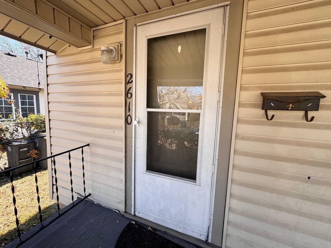 Primary Photo - Updated 2 bed 1 bath