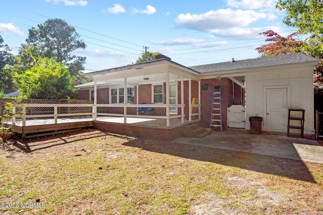 Building Photo - 100 N Elm St