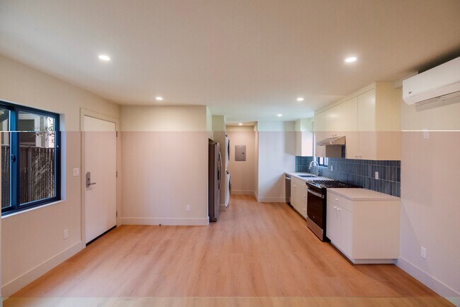 Building Photo - 4541 1/2 Melbourne Ave