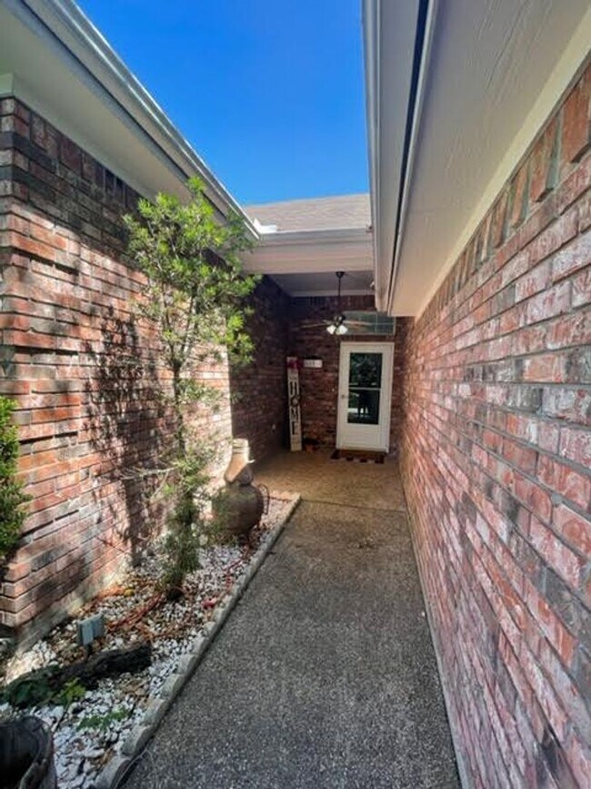 Building Photo - 611 Aspen Incline Dr
