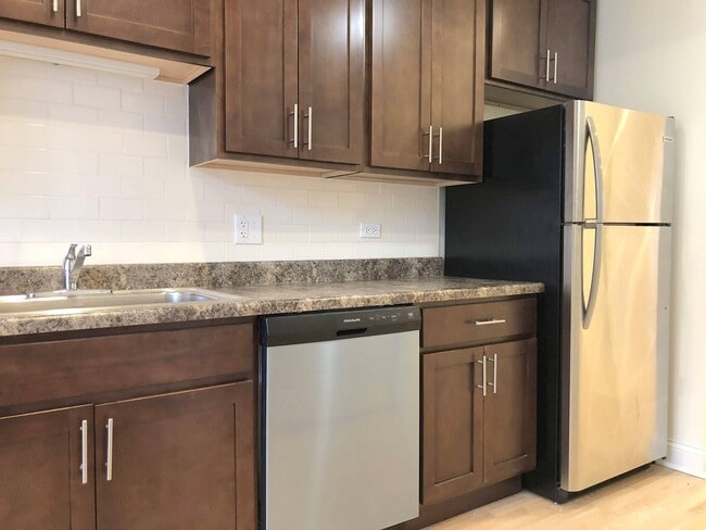 1010 Sunnyside - 2 bedroom - 4450 Sheridan Park Apartments