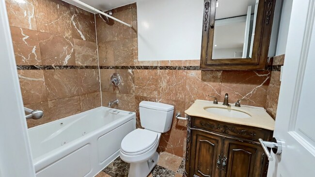 Foto del edificio - 126 E 7th St