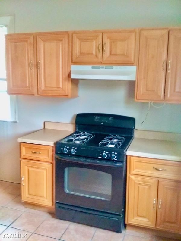 Primary Photo - 3 br, 1 bath Townhome - 143 Mapes Ave