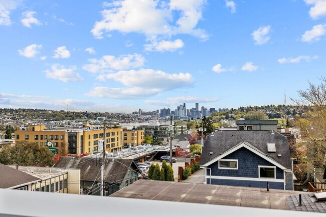 Building Photo - 4035 Aurora Ave N