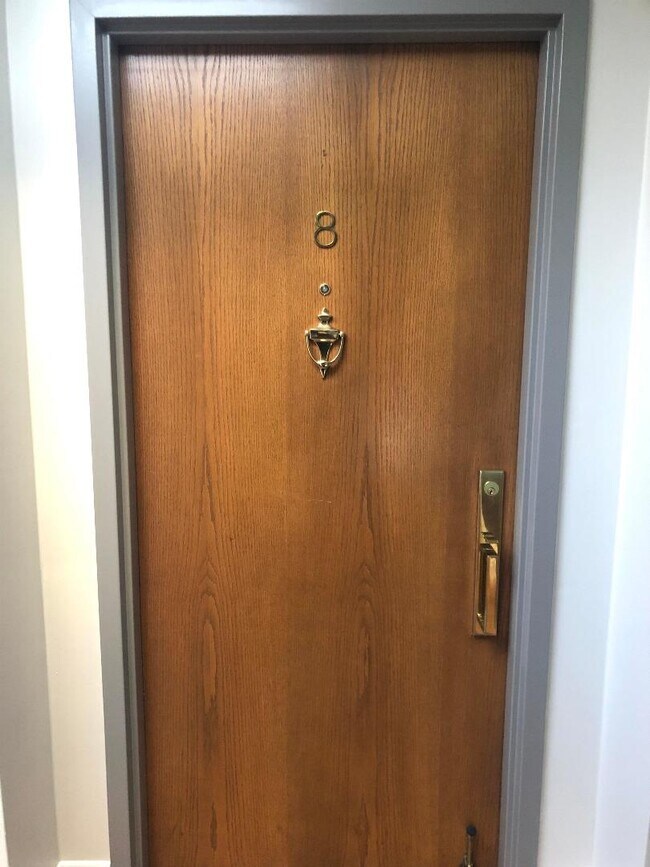 Foto del edificio - 616 Ansel Rd