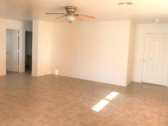 Foto del edificio - 10422 E Bramble Ave