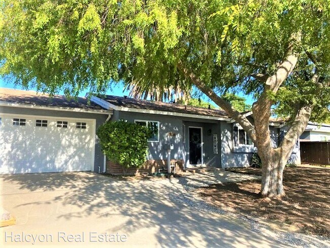 Building Photo - 3 br, 1.5 bath House - 13141 Acton Ave