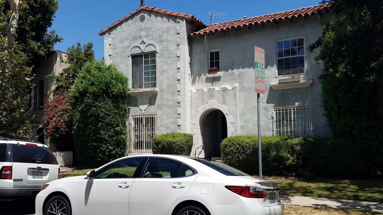 126 N Almont Dr, Beverly Hills, CA 90211 Apartments in Beverly Hills