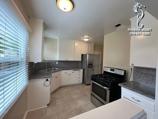 Foto del edificio - 3BR 1.5BA House in the Hollywood Riviera